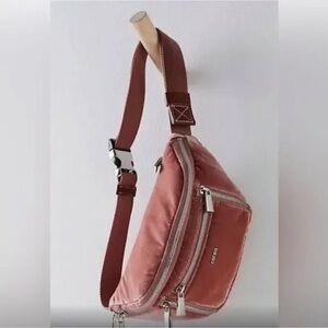Caraa x free people velvet fanny pack pink